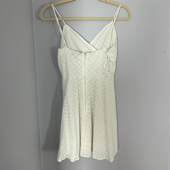 Jun and ivy white flower lace dress - Picture 2 of 3